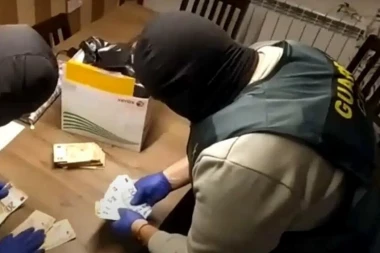 POJAVILA SE ZOMBI DROGA U POPULARNOM LETOVALIŠTU: Ne košta puno, a tera ljude da jedu sebe!