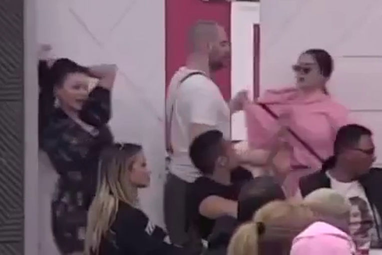 Zvezdan Slavnić gurnuo i udario Anđelu Đuričić Zadruga 6