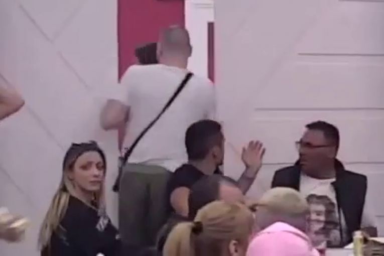 Zvezdan Slavnić gurnuo i udario Anđelu Đuričić Zadruga 6