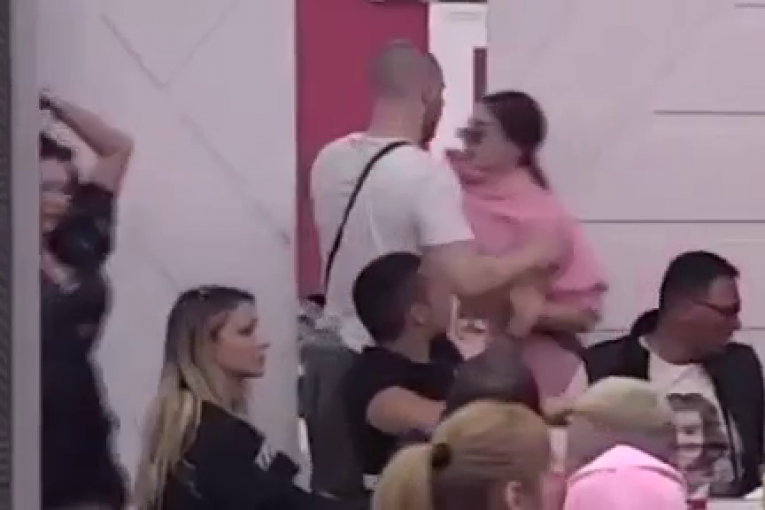 Zvezdan Slavnić gurnuo i udario Anđelu Đuričić Zadruga 6