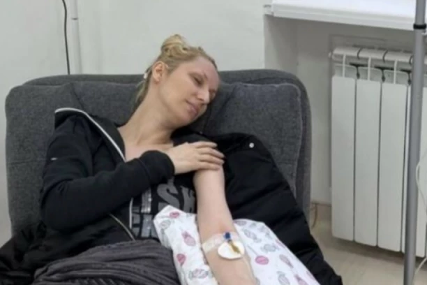 RADA JE NA LEČENJU: Oglasila se sestra Rade Manojlović i otkrila detalje pevačicinog ZDRAVSTVENOG STANJA!