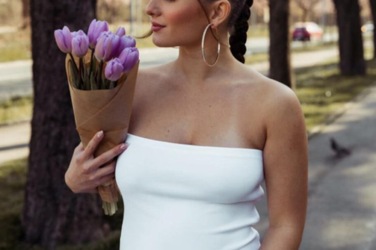 Adriana Džehverović pokazala trudnički stomak