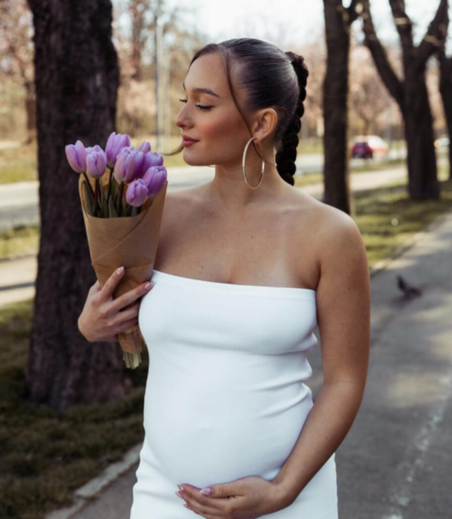 Adriana Džehverović pokazala trudnički stomak