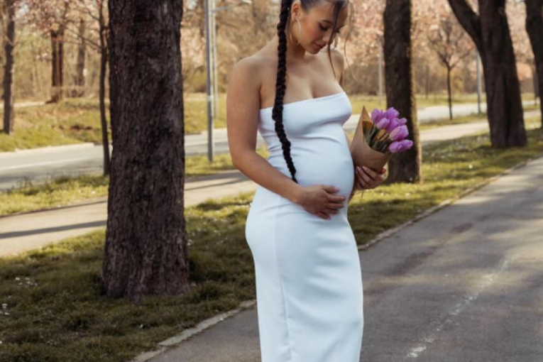 Adriana Džehverović pokazala trudnički stomak