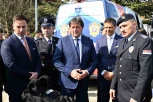MINISTAR GAŠIĆ PRISUSTVOVAO PROMOCIJI POLICIJSKE PROFESIJE U OSNOVNOJ ŠKOLI U VINČI: Manifestaciji prisustvovalo 2.300 učenika (FOTO)