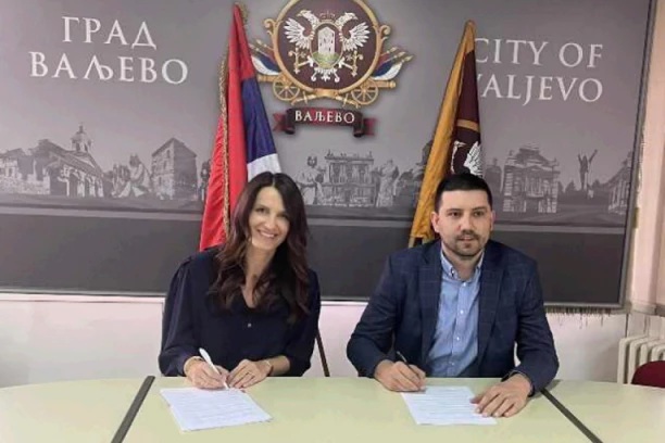 FONDACIJA ''HUMANA SRCA'' POTPISALI UGOVOR O DONACIJI HRANILICA ZA BEBE:  Cilj je  motivisati mlade ljude na najlepšu životnu ulogu