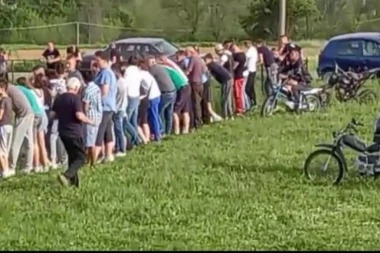 PRAZNIK FUDBALA U STUBLENICI: Komšijski derbi između Stublenice i Šarbana okuplja veliki broj publike!