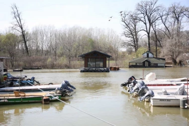UŽAS U BLIZINI KLADOVA: Dečak se udavio u Dunavu, otac prisustvovao tragediji!