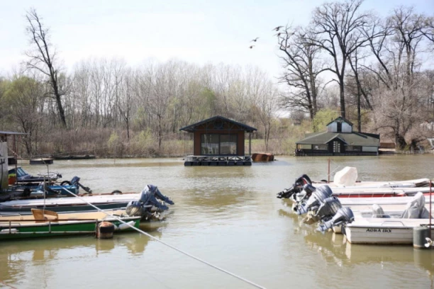 DUNAV IZBACIO ŽENSKI LEŠ: Telo u fazi raspadanja pronašli alasi