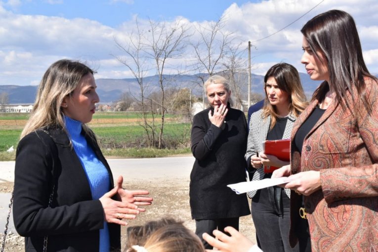 Ministarka Vujović posetila Bujanovac i obišla nesanitarnu deponiju (FOTO)