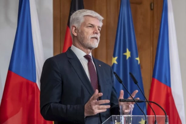 SVAĐA U DRŽAVNOM VRHU: Premijer i vlada okrenuli leđa predsedniku! Evo zašto svi gledaju u NATO