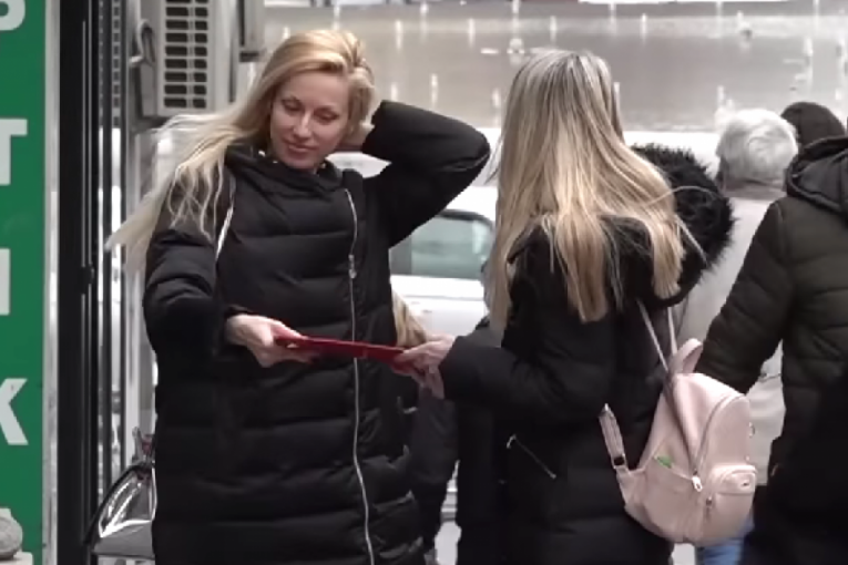 Paparaco Rada Manojlović u nesvakidašnjem izdanju, otkazala sve nastupe zbog problema sa zdravljem