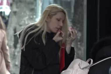 ŠOK PAPARACO! Rada Manojlović uhvaćena sva bleda i čupava, evo kako izgleda nakon što se saznalo da ima PROBLEMA SA ZDRAVLJEM! (VIDEO)