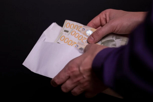 OVO JE NAJVEĆA PLATA U SRBIJI! Evo ko je zaradio NAJVIŠE, ali i koji sektor je NAJPROFITABILNIJI!