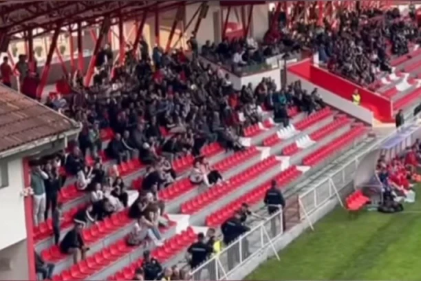 PUBLIKA JE PREPOZNALA KVALITET: Gotovo četvrtina ukupnog broja navijača prisustvovala je duelu na stadionu "Dragan Džajić"!