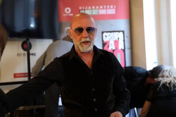 NAŠ PEVAČ UHVAĆEN U PRELJUBI: Varao ženu sa koleginicom, isplivali DETALJI SKANDALA iz stana na Dorćolu!