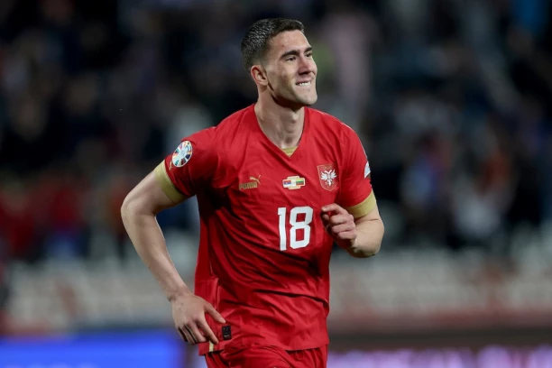 PODRHTAVA OSTRVO: Vlahović blizu prelaska u engleskog VELIKANA!