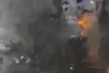 Dvoje poginulo, osmoro povređeno, devetoro nestalo! Jeziv snimak eksplozije u fabrici čokolade! Zgrada sravljena sa zemljom! (VIDEO)