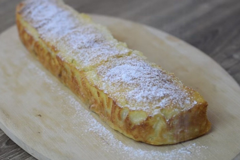 Pospipanje pite šećerom u prahu