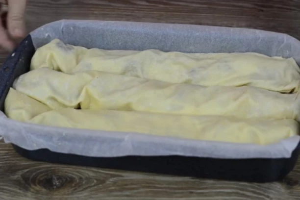 POSNA PITA SA ŠLJIVAMA: Recept koji ćete uvek ponavljati koliko je PROST, a ukus fantastičan!