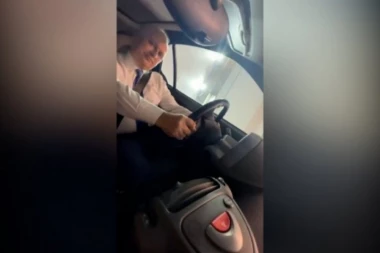 MINISTAR VESIĆ ISPROBAO SIMULATOR SAOBRAĆAJNE NESREĆE: Ono što je doživeo, ŠOKIRALO je mnoge! (VIDEO)