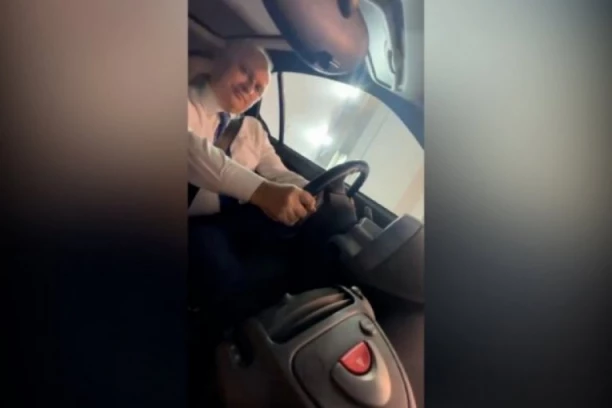 MINISTAR VESIĆ ISPROBAO SIMULATOR SAOBRAĆAJNE NESREĆE: Ono što je doživeo, ŠOKIRALO je mnoge! (VIDEO)