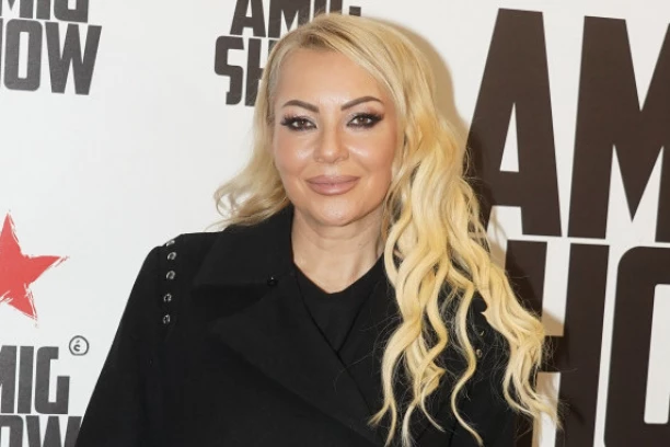 IVANA SELAKOV JE MUŽA UPOZNALA PREKO FEJSBUKA: Prvi dejt je pao posle tri meseca, a danas imaju  ćerku! (FOTO)