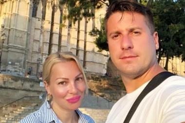 POSTALA MAJKA U ČETVRTOJ DECENIJI VANTELESNOM OPLODNJOM! Naša pevačica otkrila intimne detalje - OVO JEŽI DO KOSTIJU!