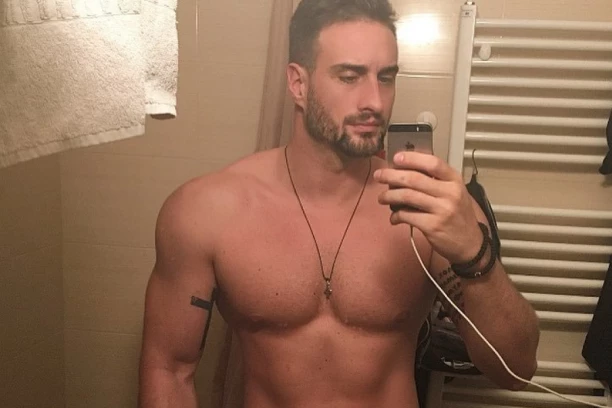 DANAS VAŽI ZA NAJBOLJEG FRAJERA NA ESTRADI: Šok transformacija muža Mije Borisavljević, nećete verovati kako je pevač pre izgledao! (FOTO)