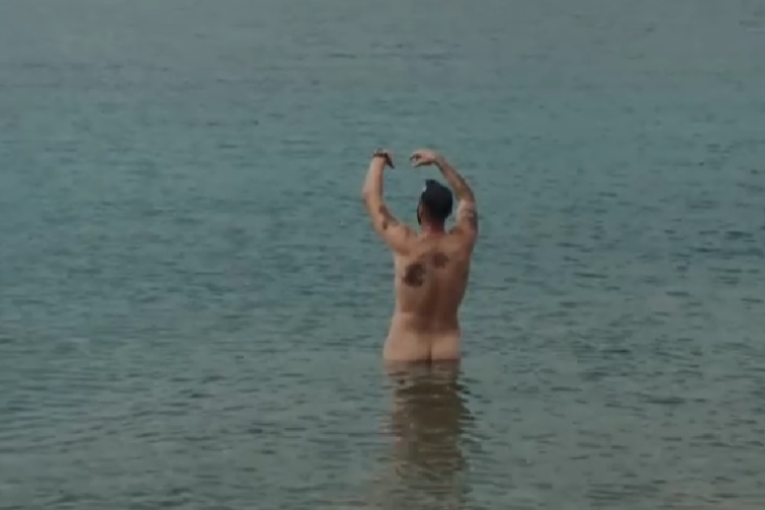 Miodrag Radonjić nag u seriji Južni vetar