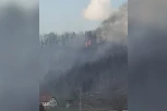 VELIKI POŽAR KOD PRIBOJSKE BANJE, GORE HEKTARI ŠUME! Vatrena stihija se približila naseljenim kućama (FOTO)