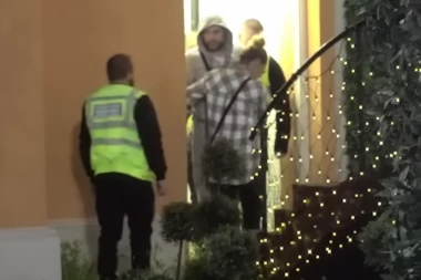 ZVEZDAN LOMI SVE PRED SOBOM! Slavnić ušao u crveno, krenuo da razbija po imanju u Šimanovcima! (VIDEO)