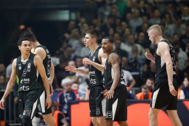 LJUBIMAC GROBARA MORA NA SUD: Podneta tužba protiv košarkaša posle 10 godina - skakao prijatelju po stomaku u ritmu muzike!