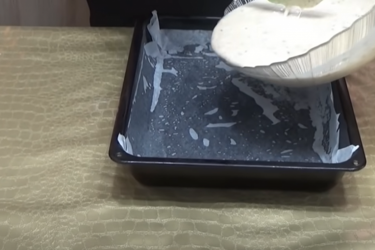 Sipanje smese u pleh