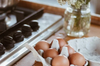 KAKO DA PRODUŽITE ROK TRAJANJA JAJIMA: Za ovaj odličan i jednostavan trik potrebno vam je samo ULJE, a koristi se ovako