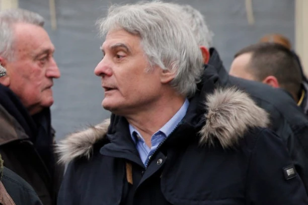 Crnogorci NAPALI decu zbog Srbije, Dule Savić ZAGRMEO: Zaludne BUDALE, ne pada mi na pamet da se njima bavim!