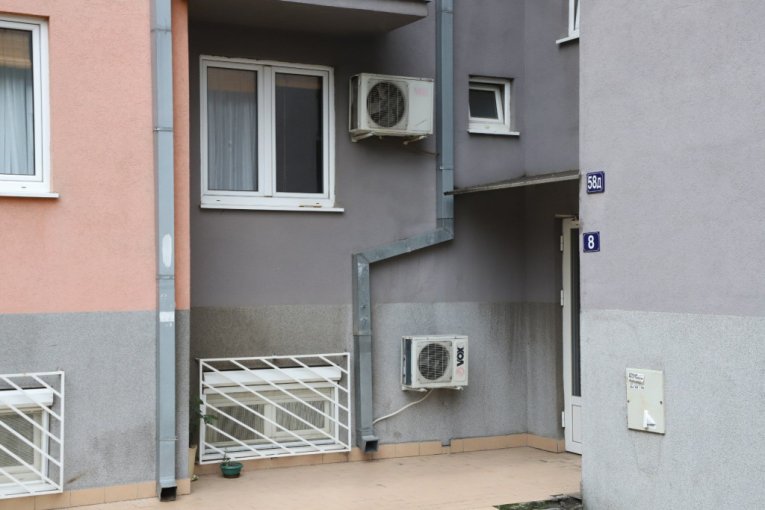 Ulaz zgrade na Zvezdari