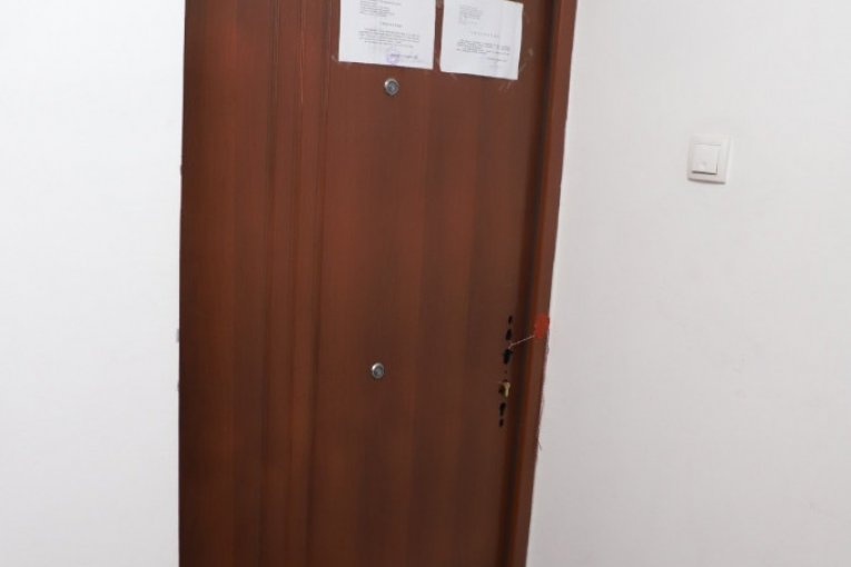 Vrata stana iz pakla