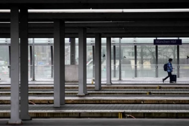 NOVI KOLAPS U NAJAVI: Najavljen masovni štrajk, 24 časa saobraćaj neće postojati