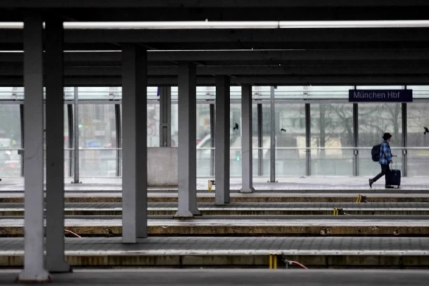 NOVI KOLAPS U NAJAVI: Najavljen masovni štrajk, 24 časa saobraćaj neće postojati