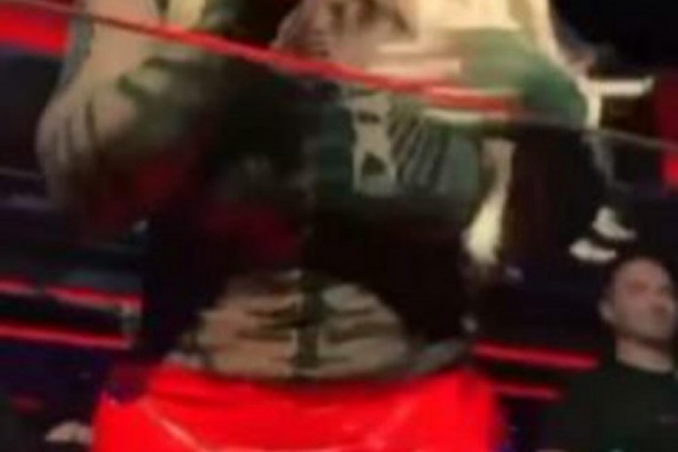 Dara Bubamara bez fotošopa na nastupu, skoro gola