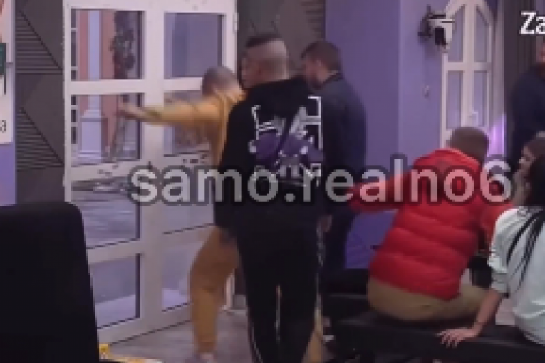 Zvezdan Slavnić razbija vrata Bele kuće Zadruga 6