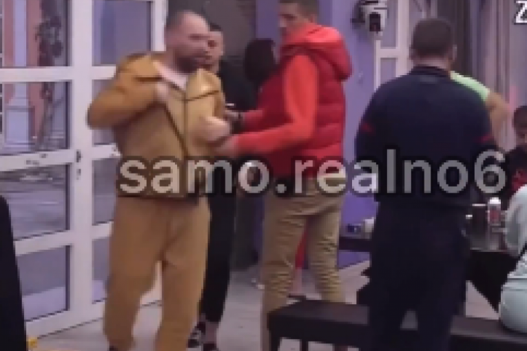 Zvezdan Slavnić razbija vrata Bele kuće Zadruga 6