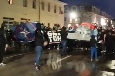 PAKLENA ATMOSFERA U PODGORICI: Pogledajte kako su navijači Srbije stigli na stadion (VIDEO)