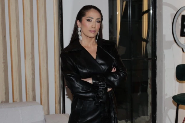 NAGLO JE MRŠAVILA I IMALA JE MODRICE PO TELU: Pevačica progovorila o problemima sa ZDRAVLJEM, priznala da je posećivala psihoterapeuta!