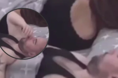 ODVRATNO! Slavnić GURA PRSTE Anđeli u zadnjicu, pa ih MIRIŠE! (FOTO)