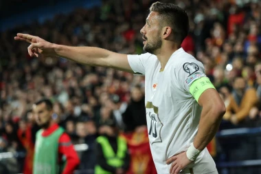 PONOĆNA "BOMBA" I VELIKI PREOKRET! Dušan Tadić ima NOVI KLUB: Kapiten "orlova" završio u NEOČEKIVANOM dresu!