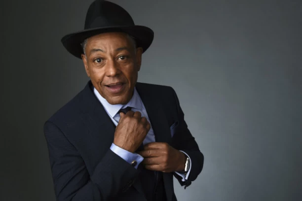 NESTVARNA SITUACIJA: Zvezda serije "Breaking Bad" na klupi košarkaškog tima u Americi!