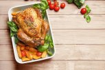 TEST VODOM POKAZUJE DA LI JE PILETINA POKVARENA: Tri sigurna znaka da meso nije za jelo, a evo koliko može stajati u frižideru