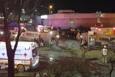 POŽAR NA KONCERTU, IMA MNOGO POGINULIH! Hiljade posetilaca bežalo od vatrene stihije, hitna pomoć na licu mesta (FOTO)